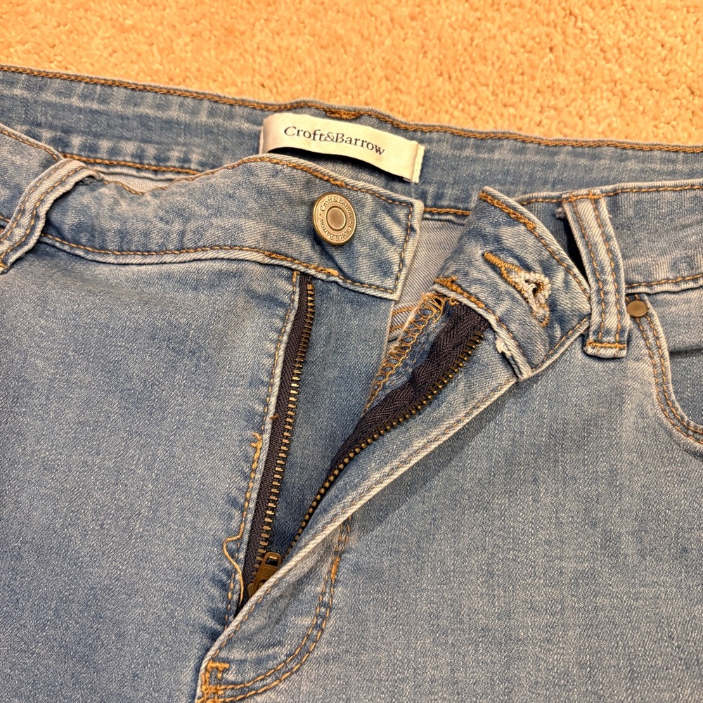 Croft Barrow Bermuda Blue Denim Jean Shorts Womens Size 18 Light Wash Stretch - Picture 5 of 8